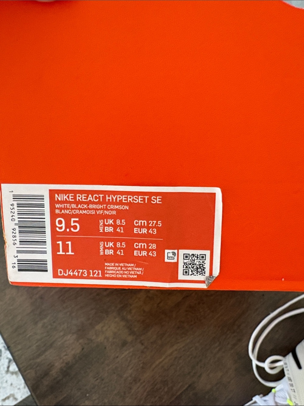 Nike React Hyperset SE volleyball shoes with Black Swoosh and Hot Pink Accents - Picture 3 of 3